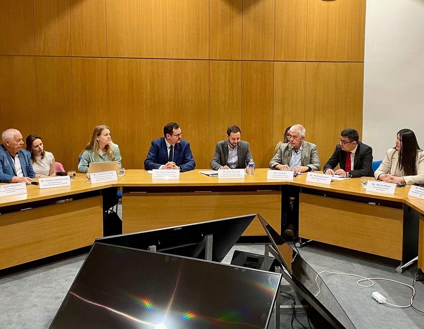 Puharić na Okruglom stolu u Brnu: Jačanje lokalne zajednice i dijaloga na Zapadnom Balkanu