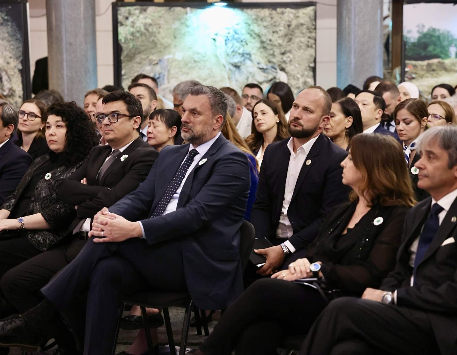 Sarajevo i Italija zajedno za istinu: Koncert u Vijećnici posvećen žrtvama Srebrenice