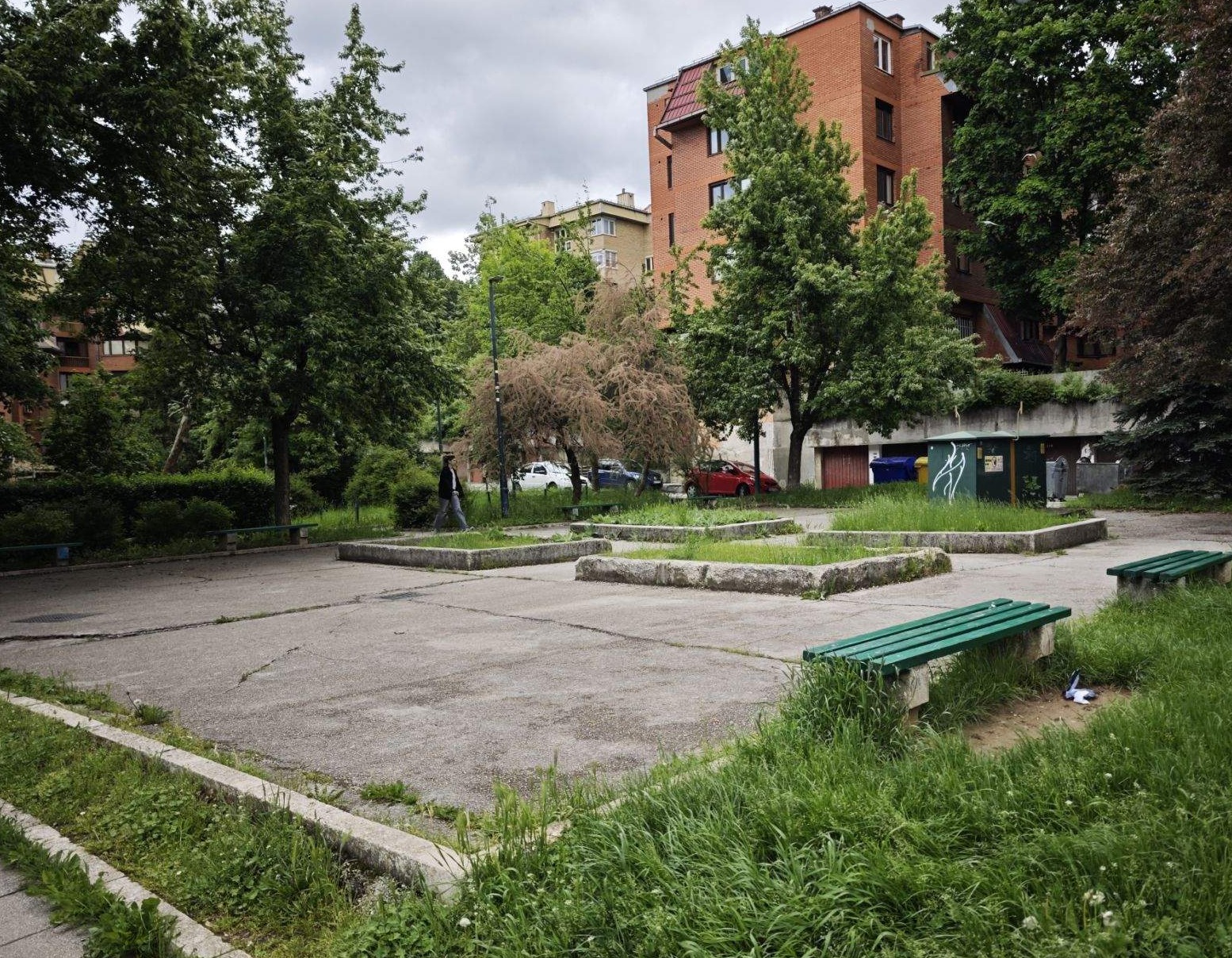 JAVNA ANKETA: Izaberite najbolje rješenje za sanaciju i uređenje prostora u naselju Breka!