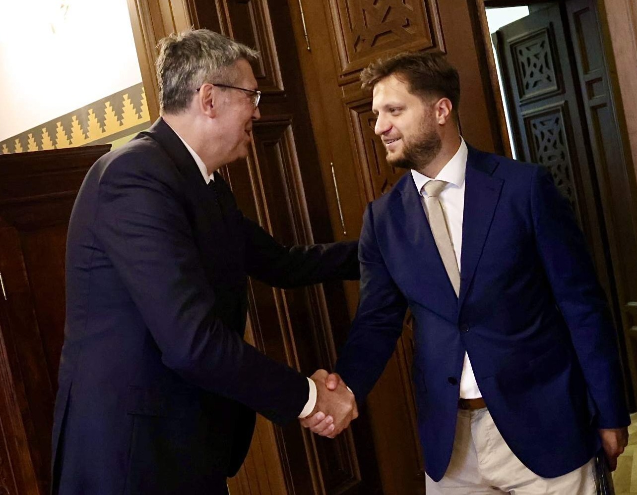 Vijećnica: Susret Avdića i Čengića