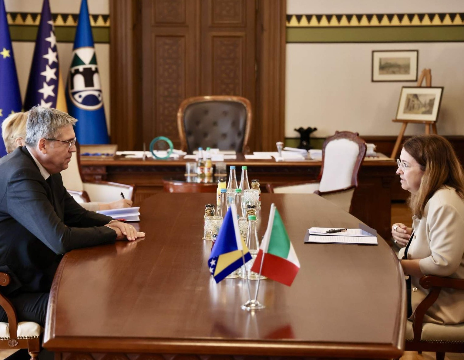 Gradonačelnik Avdić u Vijećnici ugostio veleposlanicu Italije u BiH