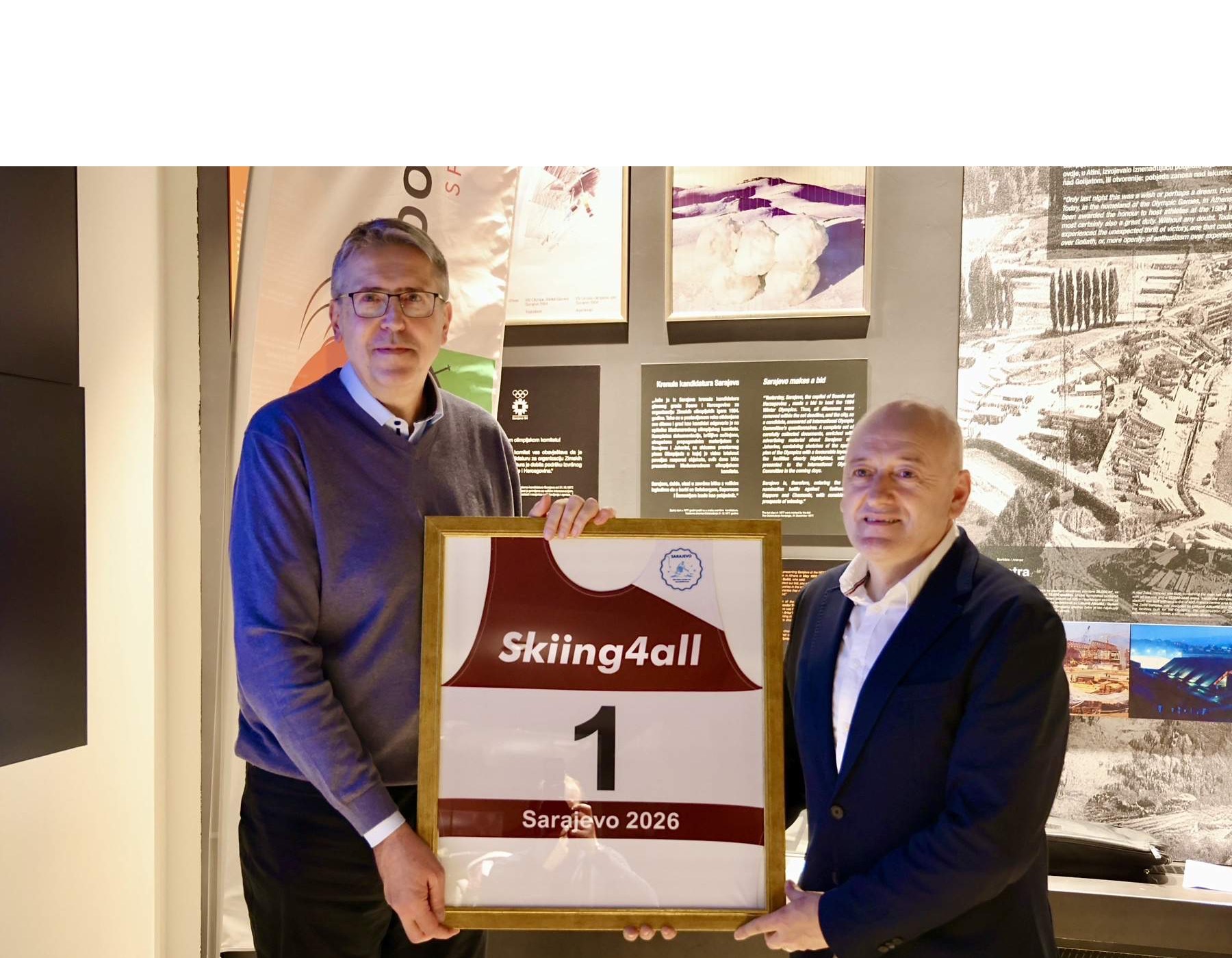Uoči prvog inkluzivnog kupa na Bjelašnici: Avdiću uručen dres organizatora „Skiing4all - Sarajevo 2026“