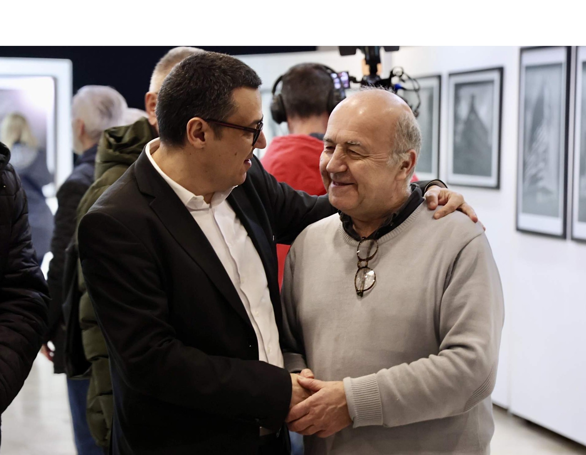 Predrag Puharić na izložbi Milomira Kovačevića Strašnog u BKC-u