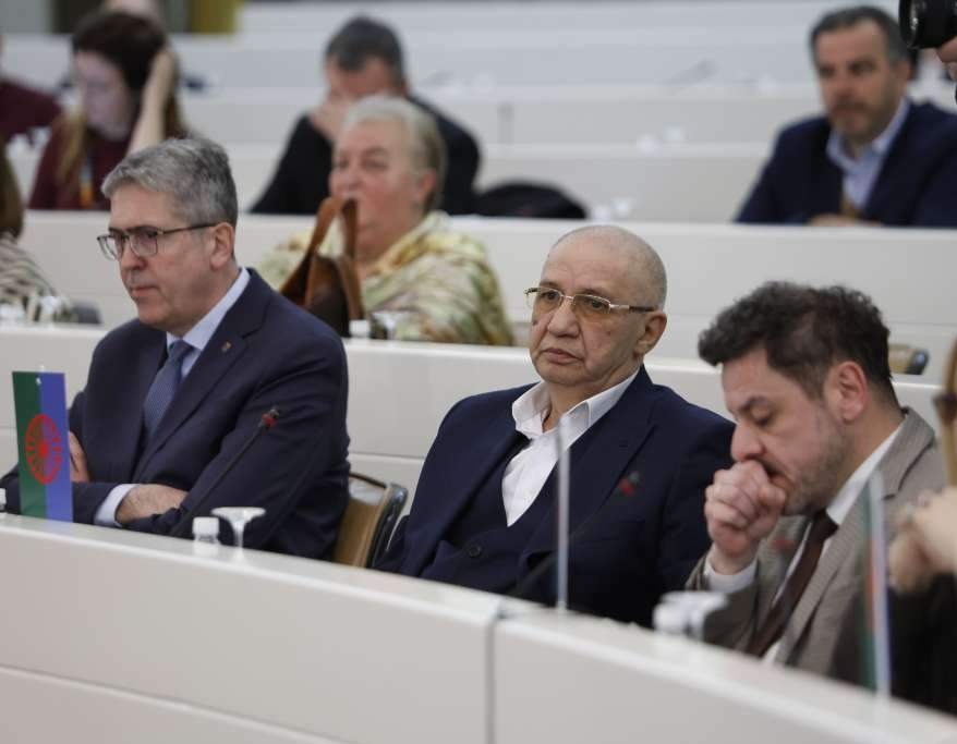Gradonačelnik Avdić na konferenciji „ISTINOM DO PRAVDE: Trideset godina tišine o stradanju Roma u razdoblju '92.–'95.“