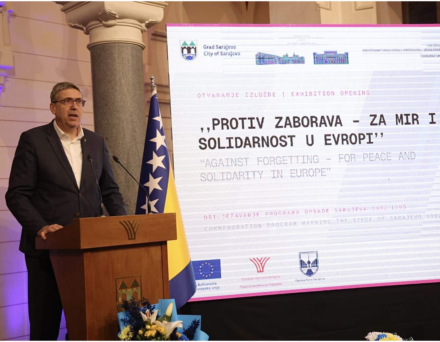 Sjećanje kao putokaz za budućnost: U Vijećnici otvorena izložba „Protiv zaborava – Za mir i solidarnost u Evropi“