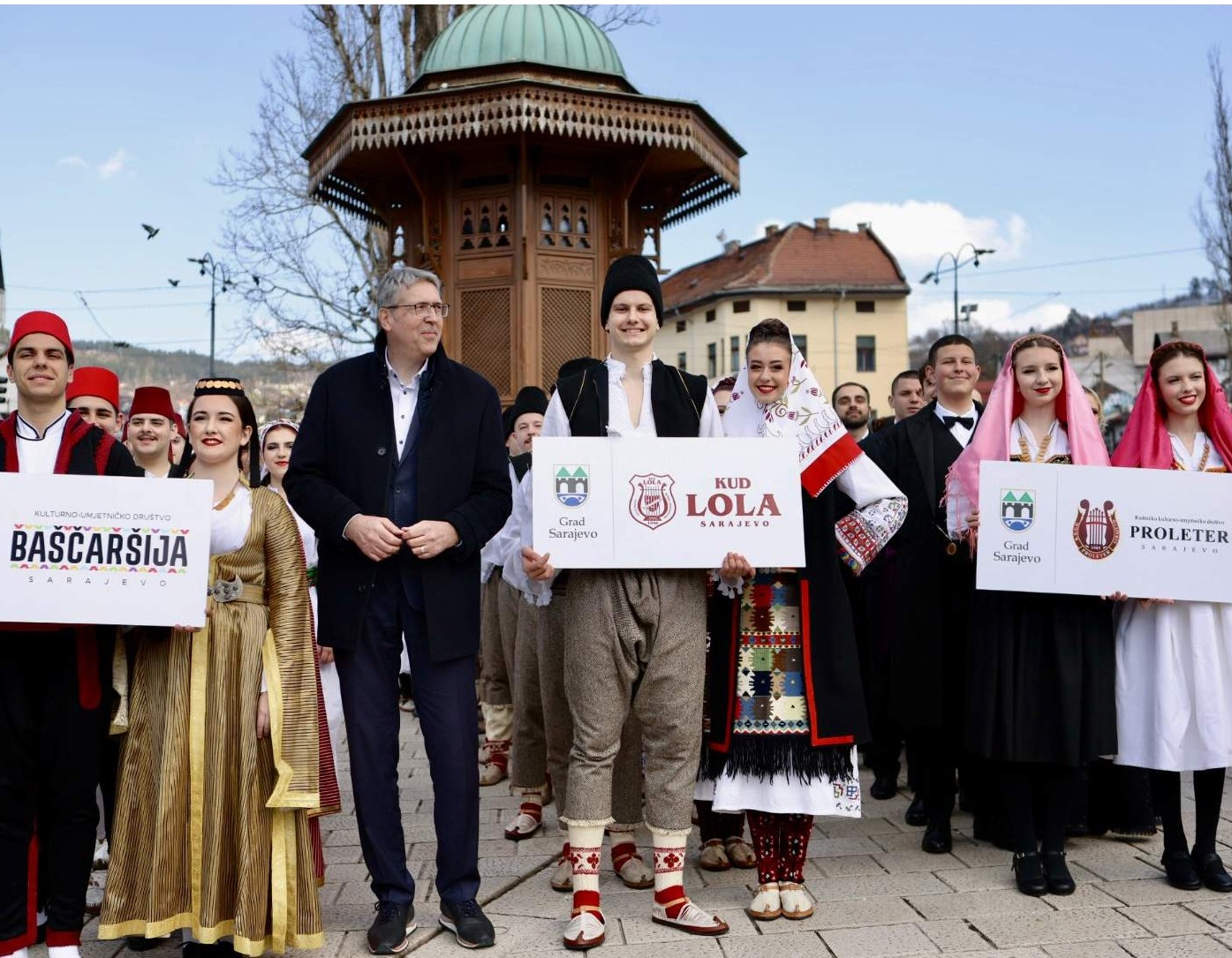 Svečani defile kulturno-umjetničkih društava povodom 6. aprila