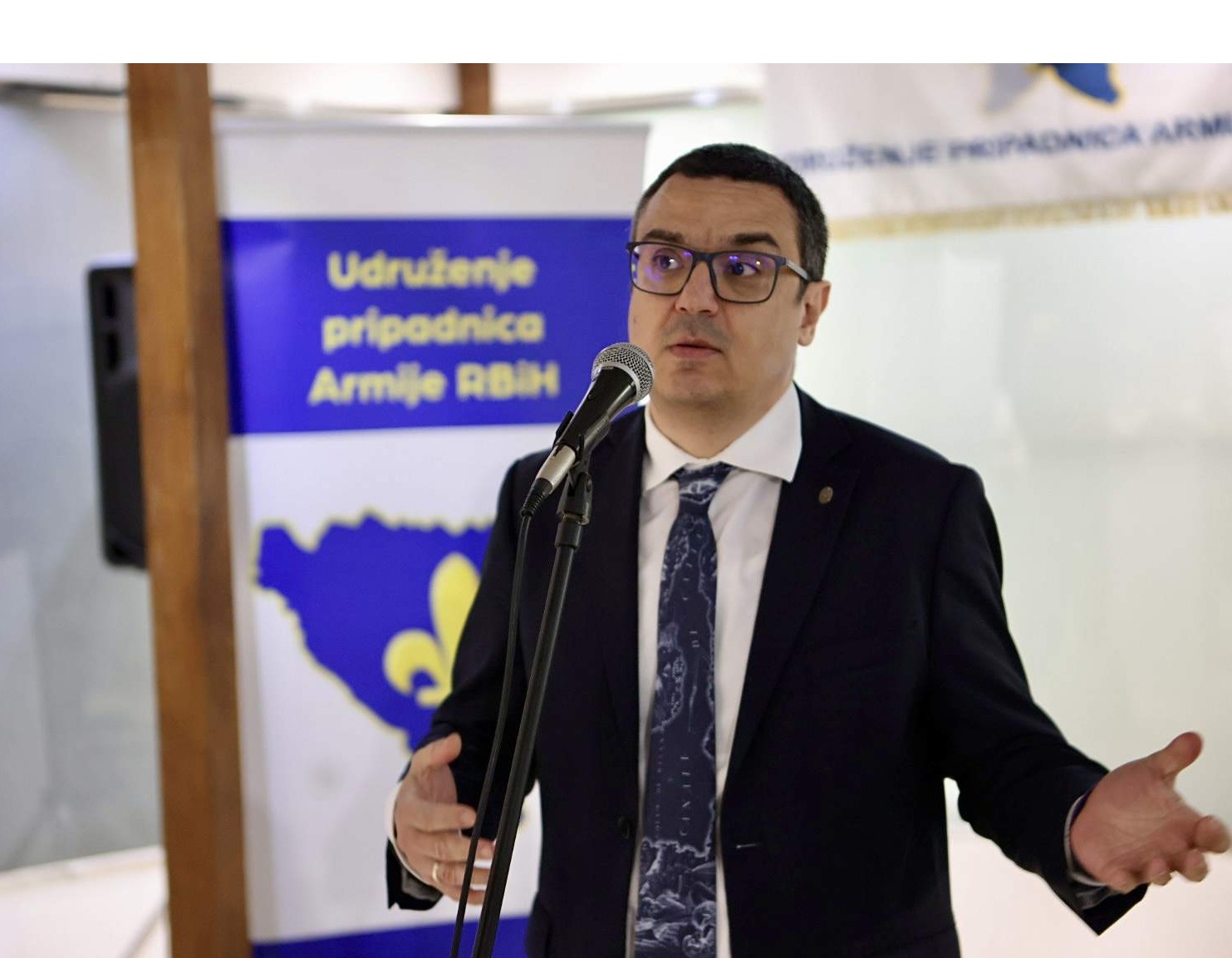 Puharić i Bićo na otvorenju izložbe „Heroine odbrane Bosne i Hercegovine“