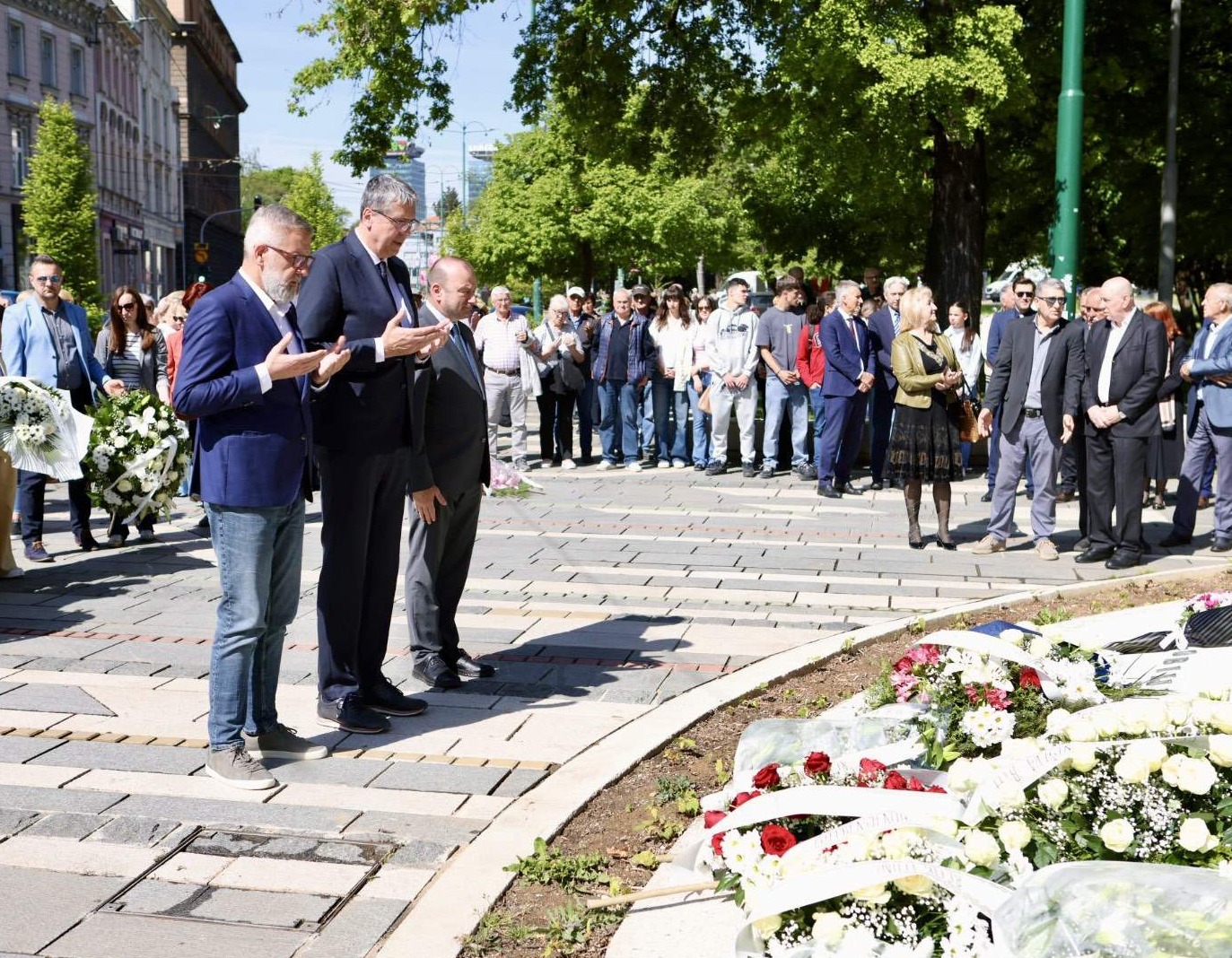 Делегација главног града одала почаст убијеној дјеци опкољеног Сарајева