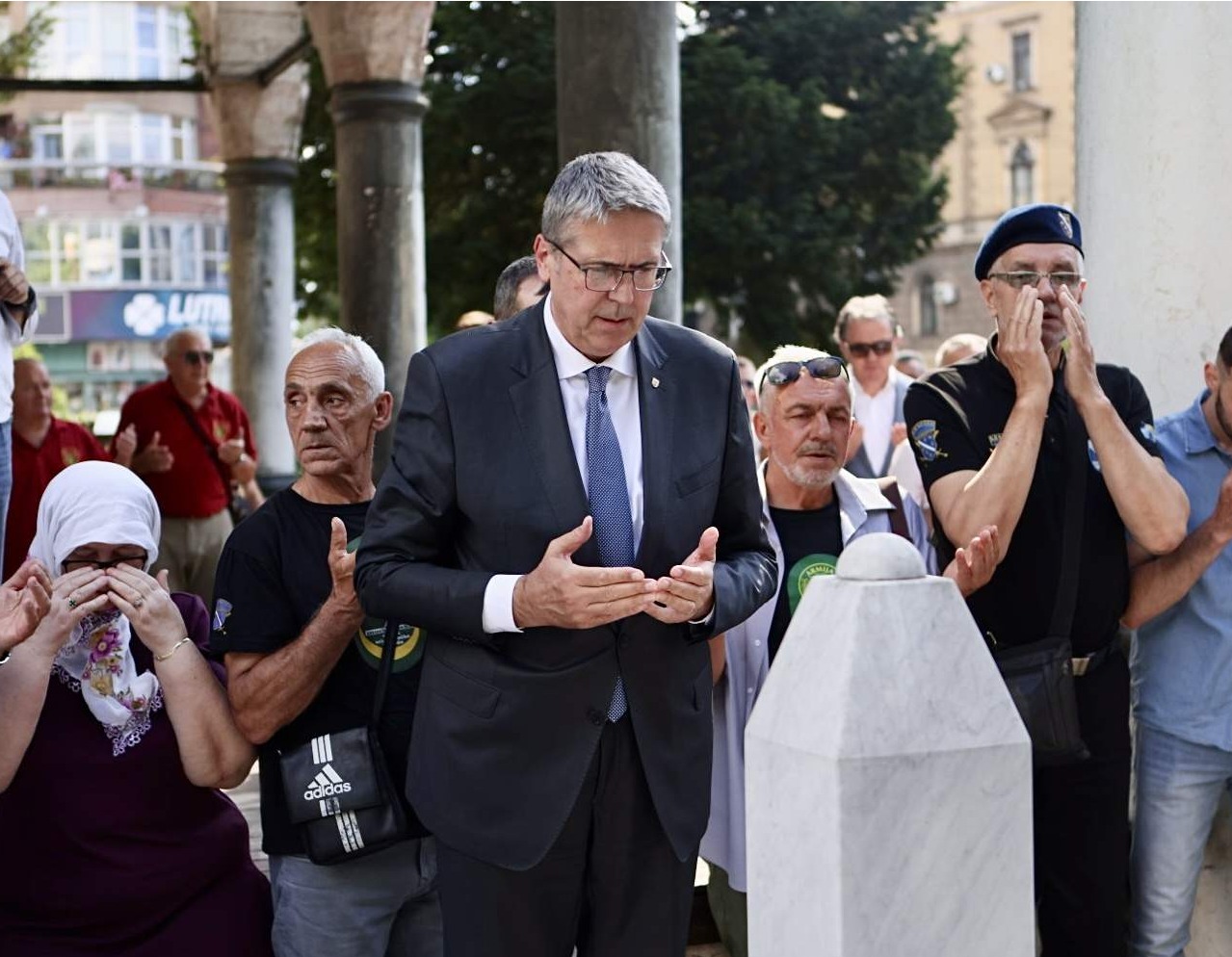 Gradonačelnik Avdić odao počast legendarnom komandantu Safetu Zajki