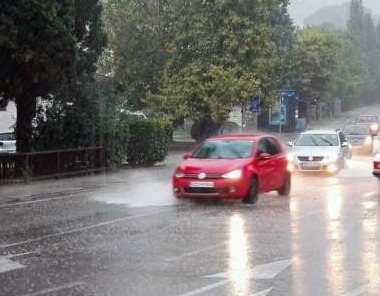 BIHAMK - Jutros u BiH saobraća se po pretežno mokrim kolovozima