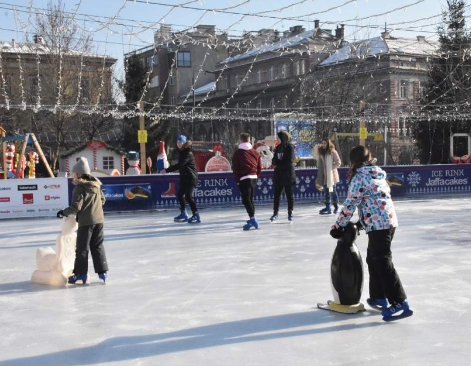 U Sarajevo Holiday Marketu za učenike osnovnih škola besplatno klizanje 
