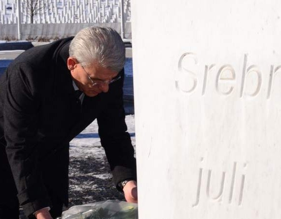 Džaferović u Bratuncu i Srebrenici odao počast žrtvama genocida