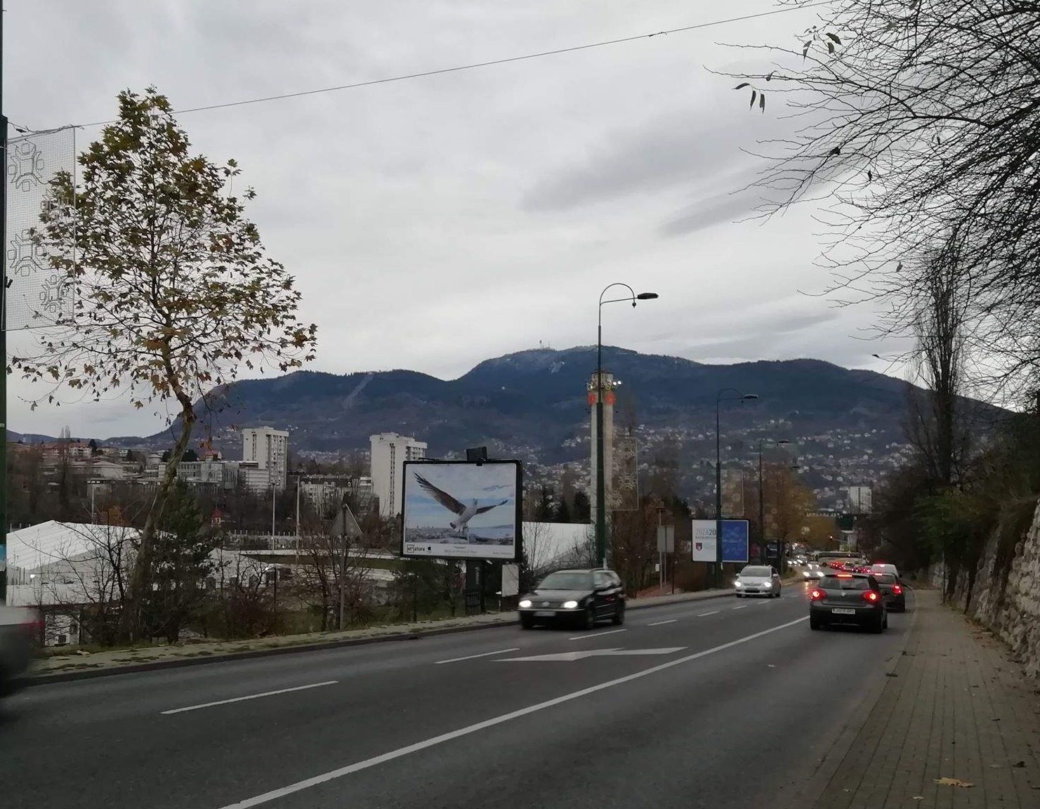 Smanjena vidljivost na pojedinim putnim pravcima zbog magle