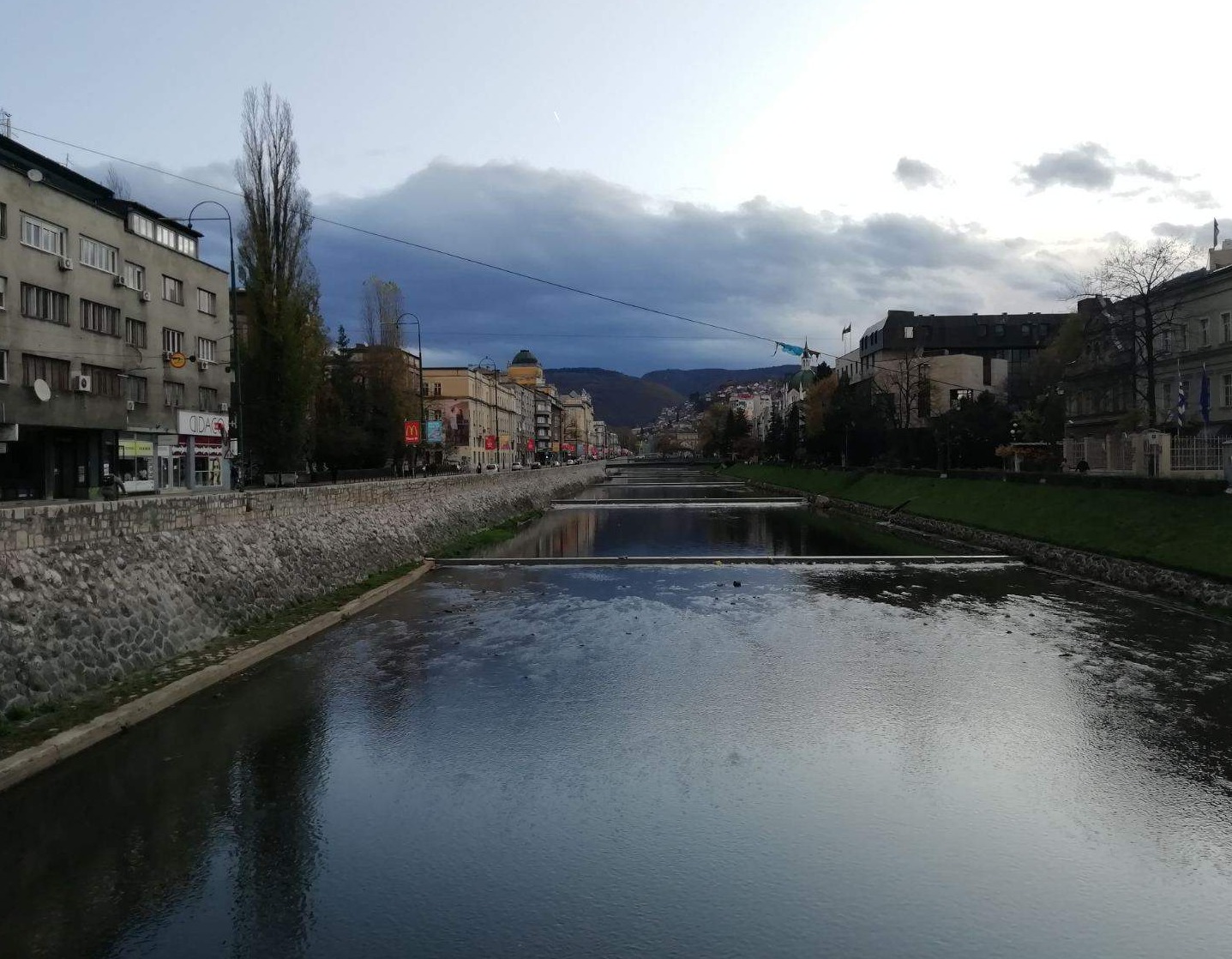 U Sarajevu oblačno vrijeme, dnevna temperatura oko 12 stepeni