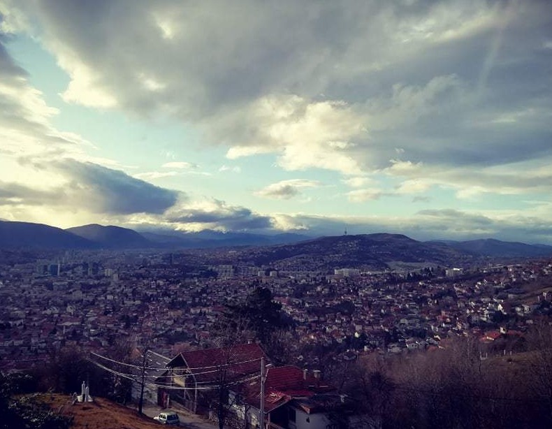 U Sarajevu pretežno oblačno, dnevna temperatura oko 6 stepeni