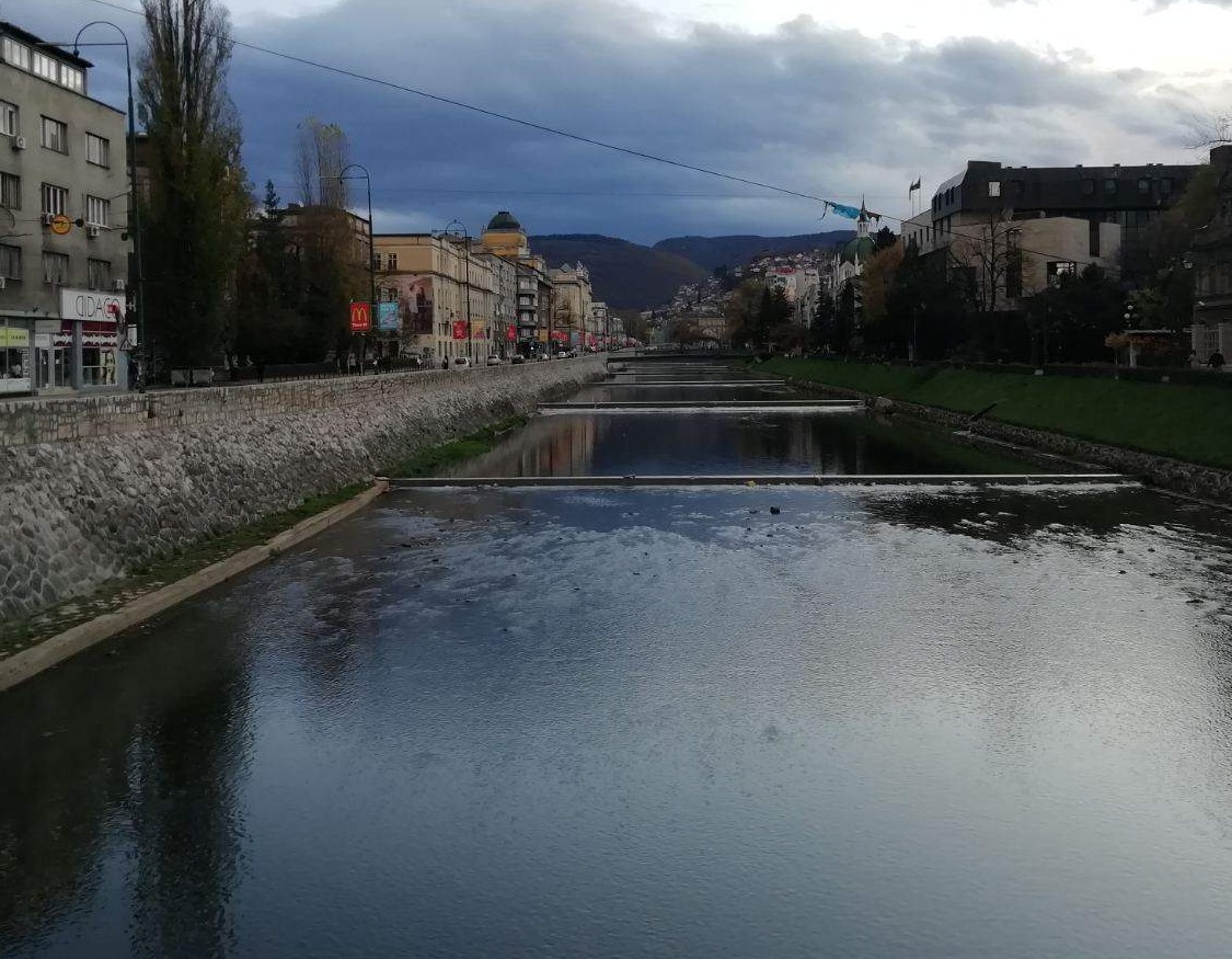 U Sarajevu pretežno oblačno vrijeme, dnevna temperatura oko 6 stepeni
