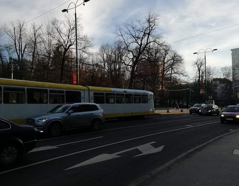 BIHAMK: Vozači, oprez zbog poledice i odrona