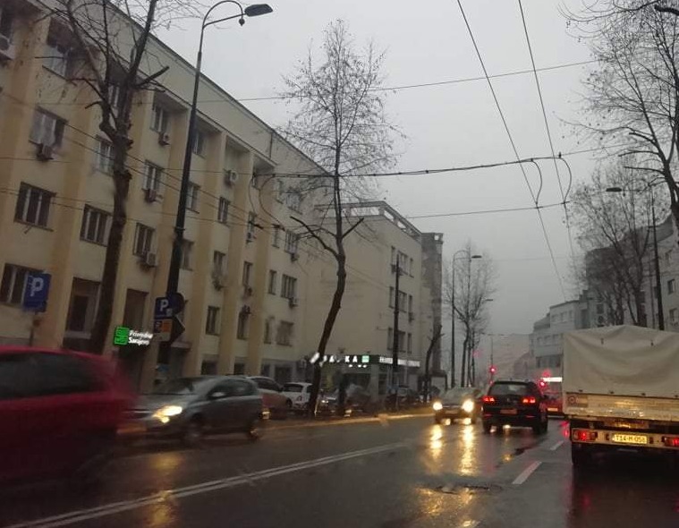 BIHAMK: Vozači, oprez, mokar i klizav kolovoz