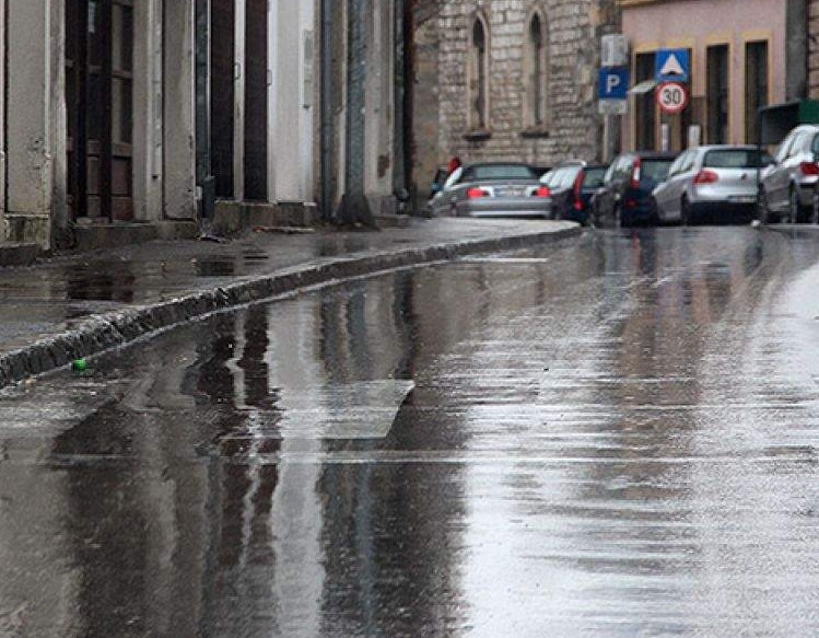 Oblačno s kišom, jače padavine na području Hercegovine
