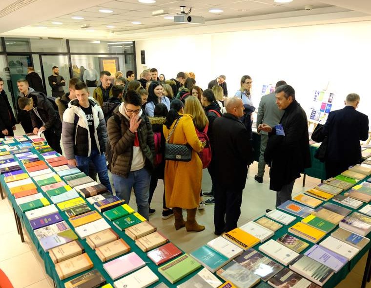 U Galeriji Općine Novi Grad otvorena izložba “Trideset godina savremene lingvističke bosnistike”