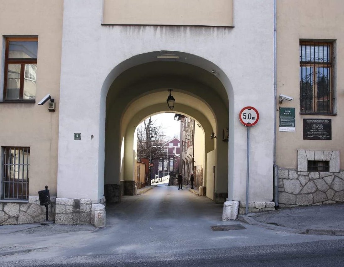 Saniran i dezinficiran pasaž u Franjevačkoj ulici 