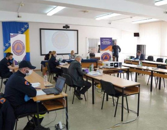Iz mjere karantena izuzimaju se i teško oboljele osobe u medicinskom transportu