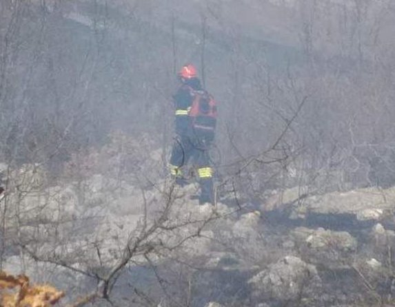 Požar kod Mostara i dalje aktivan, zatražena međunarodna pomoć
