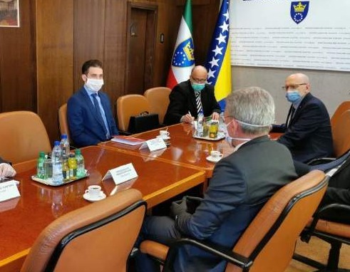 Džaferović i Novalić u Zenici: Stiže 16 respiratora, neće biti smanjivanja penzija