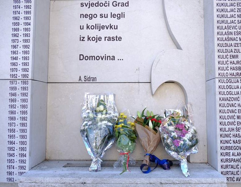 Na današnji dan poginuo general Safet Hadžić i pet saboraca dok su iz Pretisa izvlačili municiju neophodnu za odbranu grada