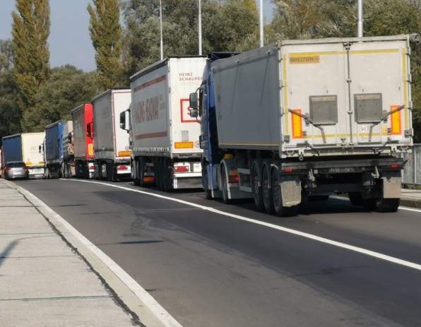 Na GP Bosanska Gradiška pojačan promet teretnih vozila na izlazu iz BiH
