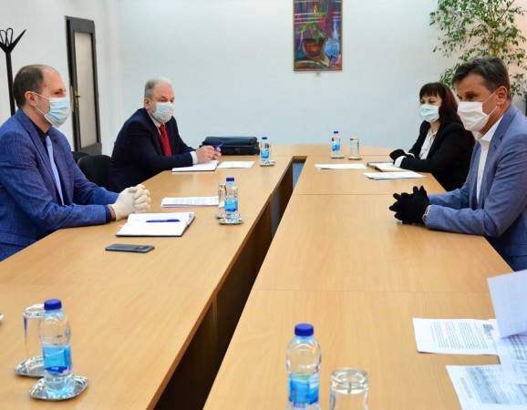 Novalić i Nenadić razgovarali o ublažavanju negativnih ekonomskih posljedica
