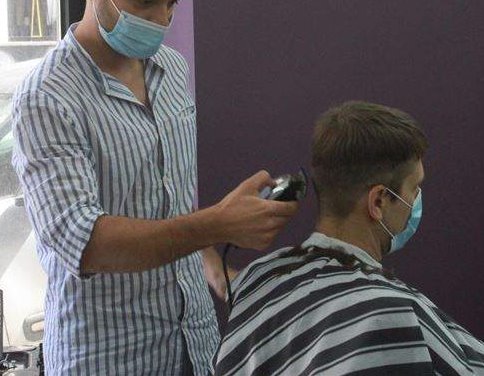 Beograd: Građani jedva dočekali otvaranje frizerskih salona
