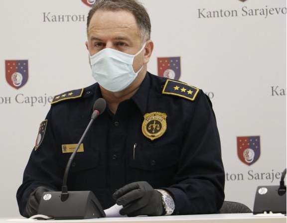 Tijekom praznika pojačane policijske kontrole poštivanja naredbi u KS