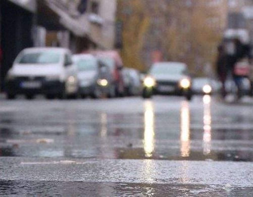 U većem dijelu BiH jutros se saobraća po mokrom i mjestimično klizavom kolovozu