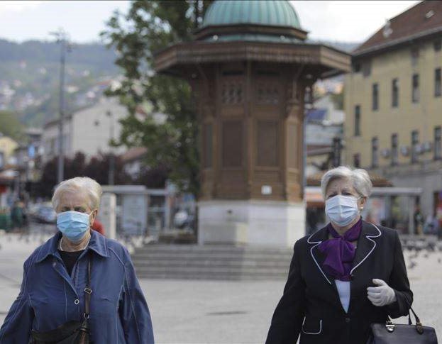 Sarajevo: Nakon ublažavanja restriktivnih mjera grad nešto življi, otvorene brojne prodavnice 