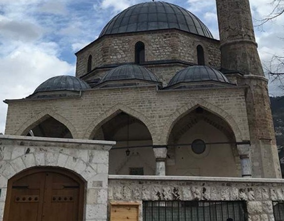 Prvi džuma namaz u Gazi Husrev-begovoj džamiji nakon ublažavanja mjera