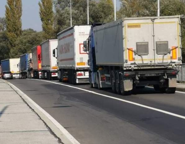 Na GP Bosanska Gradiška i Bosanski Šamac pojačan promet teretnih vozila