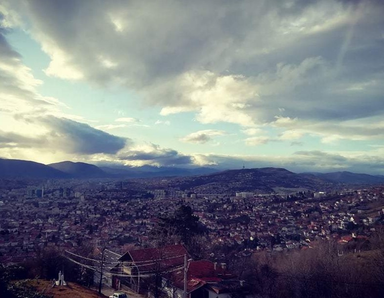 U Sarajevu oblačno sa kišom