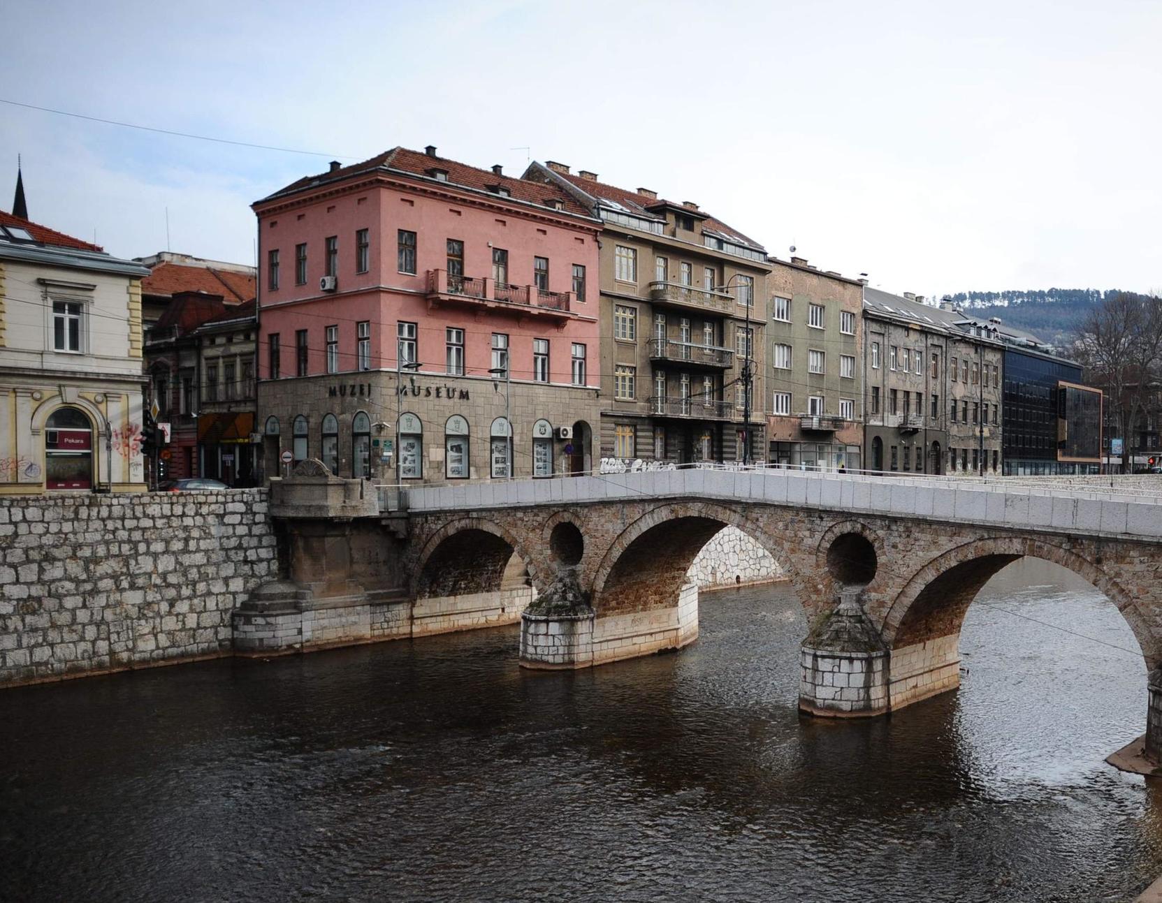 U Sarajevu sunčano uz malu do umjerenu oblačnost