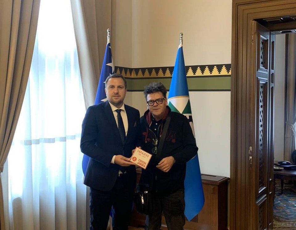 Gradonačelnik Skaka ugostio Dražena Žerića Žeru: Novi album Crvene jabuke posvećen Sarajevu