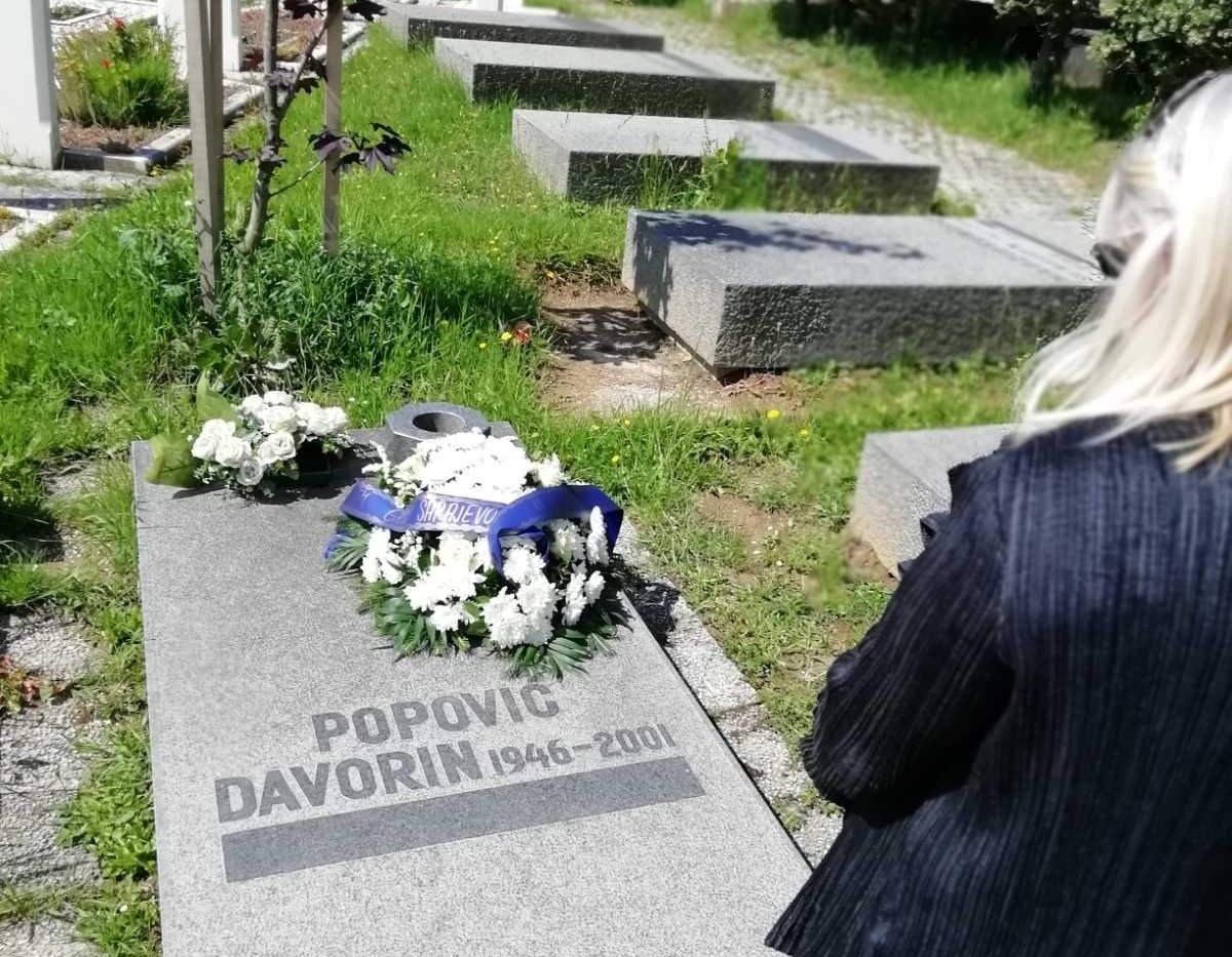 Sjećanje na legendarnog pjevača: Obilježeno 19 godina od smrti Davorina Popovića