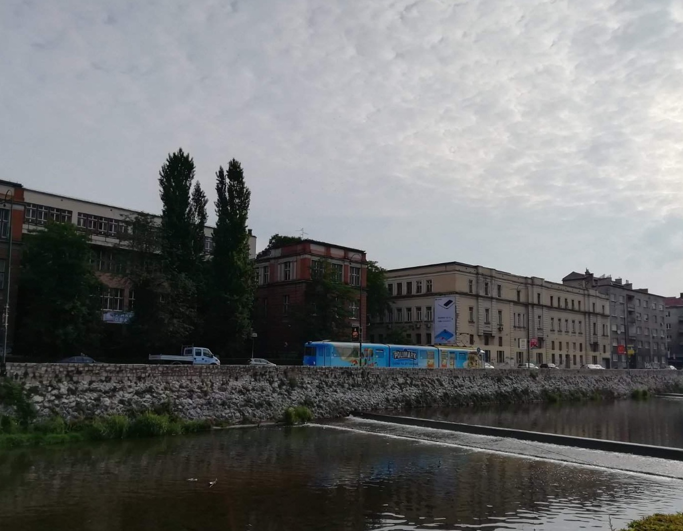 FHMZ BiH: Danas naoblačenje i zahlađenje, za vikend pljuskovi