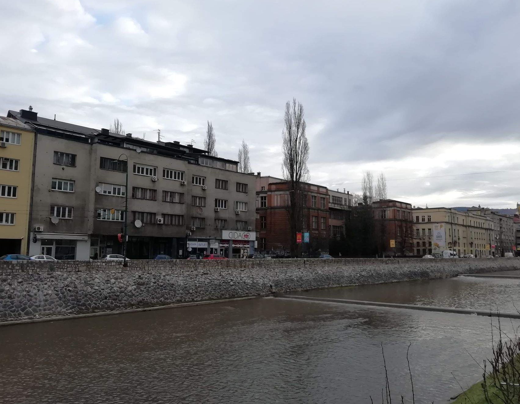U Sarajevu oblačno sa kišom