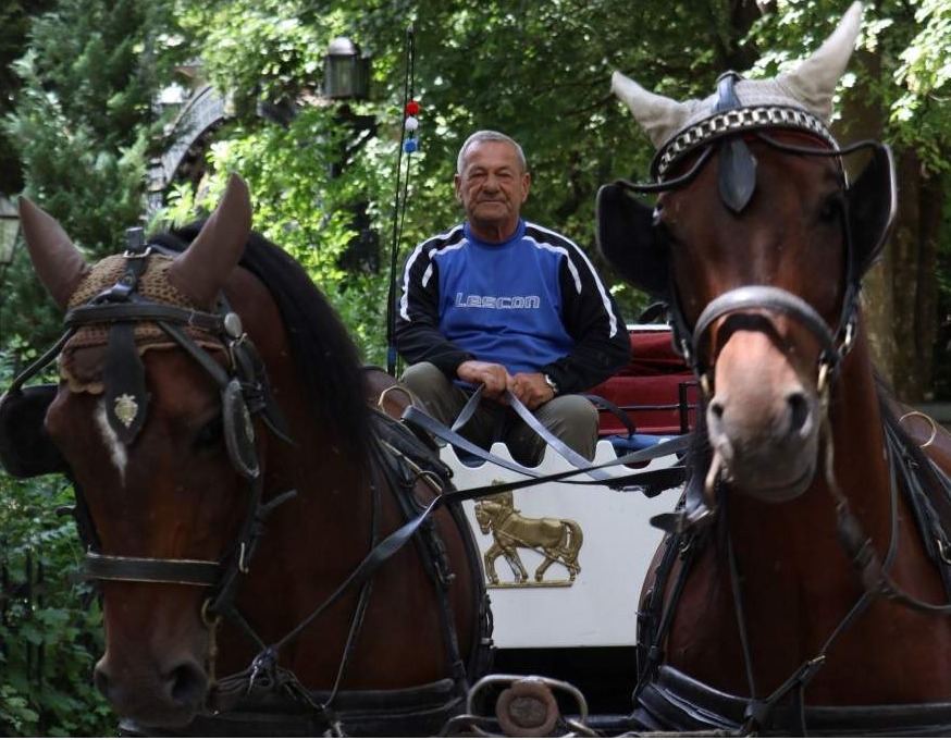 Emin Mahmutović održava obiteljsku tradiciju vožnje fijakera na Ilidži