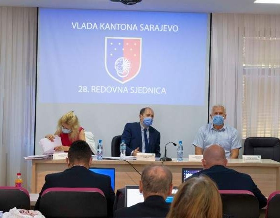 Vlada KS: Nabavka novih minibusa za Hadžiće i sredstva za lokalnu poslovnu zonu