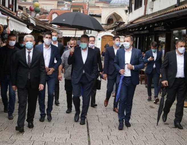 Izetbegović, Džaferović i Skaka prošetali Baščaršijom