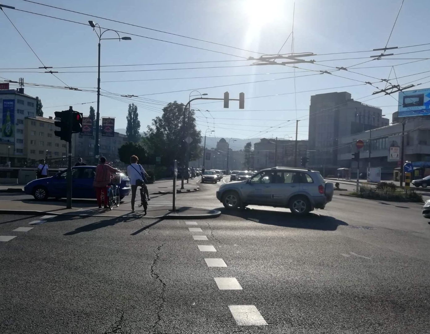 BIHAMK: Zbog visokih dnevnih temperatura savjetuje se oprezna vožnja