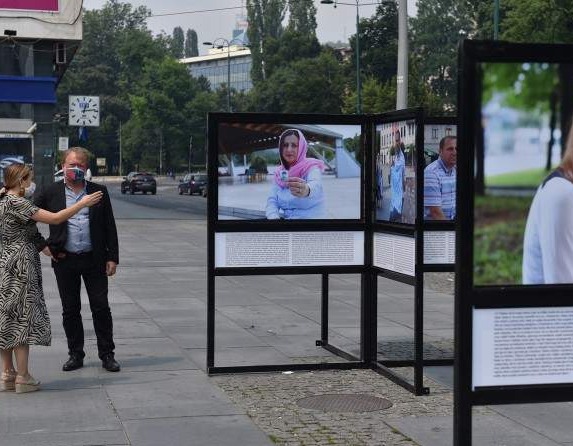 Izložba #ChildrenAndGenocide Muzeja ratnog djetinjstva na Trgu djece Sarajeva