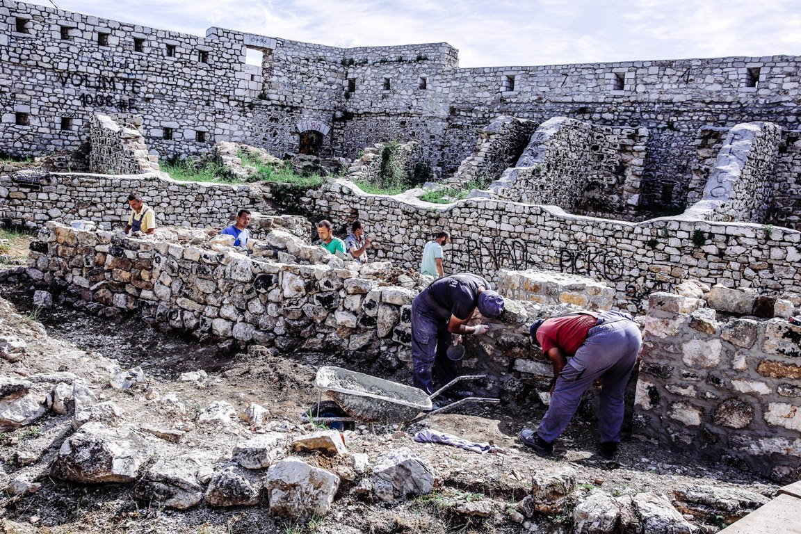 Pri kraju radovi na sanaciji zidova unutar Bijele tabije