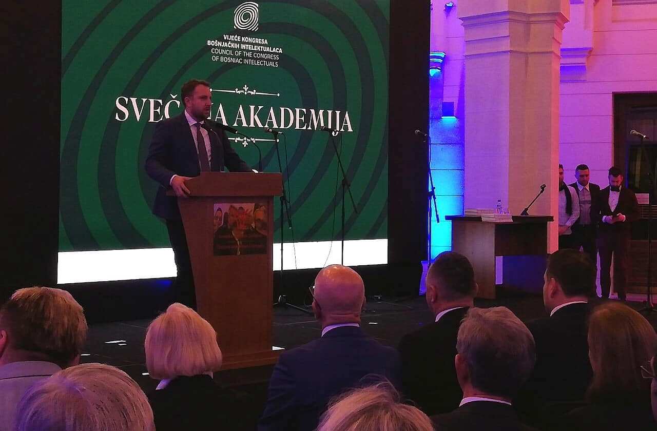 Gradonačelnik Skaka na Svečanoj akademiji Vijeća kongresa bošnjačkih intelektualaca